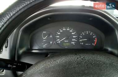 Хетчбек Mazda 323 2001 в  фото 3 Хетчбек Mazda 323 2001 в