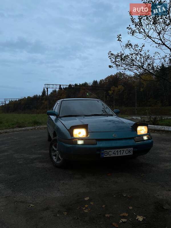 Седан Mazda 323 1992 в Львове
