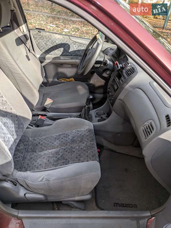 Хэтчбек Mazda 323 1998 в Киеве