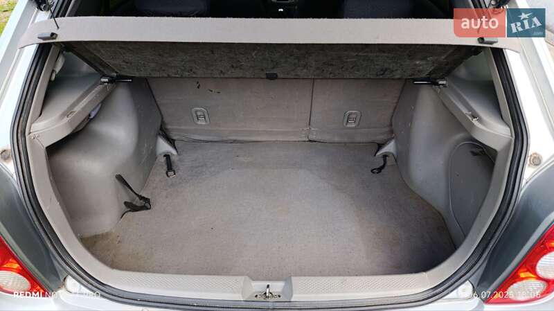 Хетчбек Mazda 323 2003 в Чернігові фото 17 Хетчбек Mazda 323 2003 в Чернігові