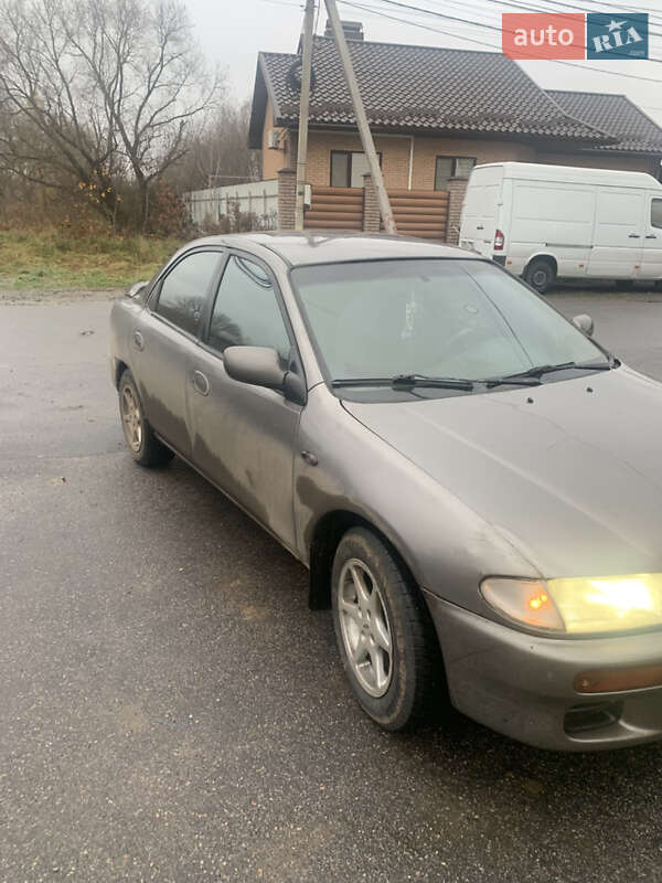 Седан Mazda 323 1998 в Виннице