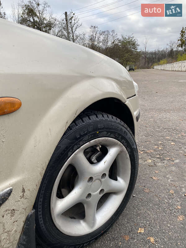 Седан Mazda 323 1999 в Харькове