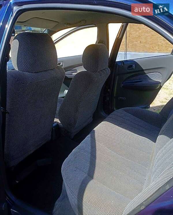 Седан Mazda 323 1994 в Липовій Долині