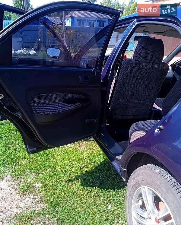 Седан Mazda 323 1994 в Липовій Долині