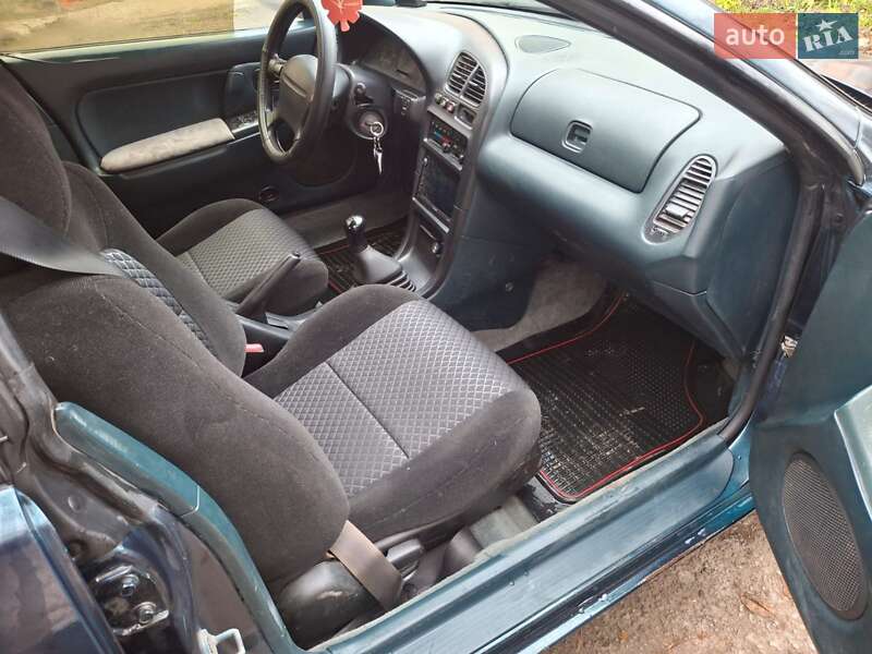 Седан Mazda 323 1996 в Хмельницком