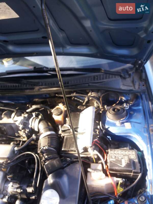 Седан Mazda 323 1998 в Жмеринке