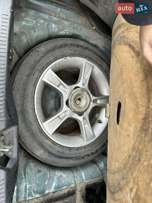 Седан Mazda 323 2003 в Бердичеве