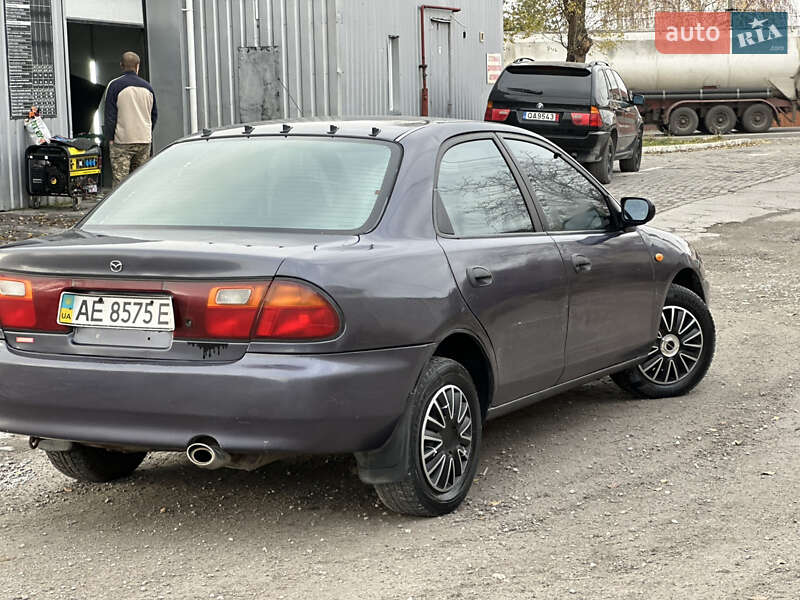 Седан Mazda 323 1994 в Днепре