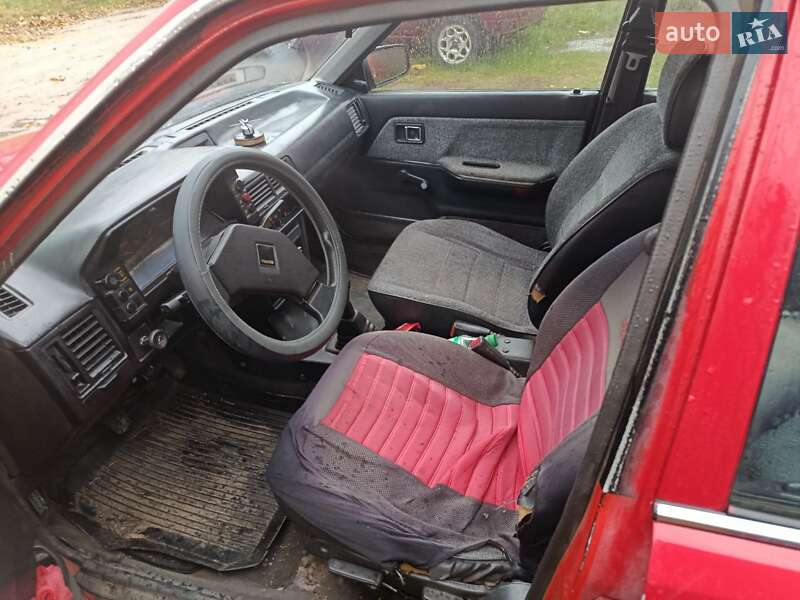 Універсал Mazda 323 1989 в Харкові
