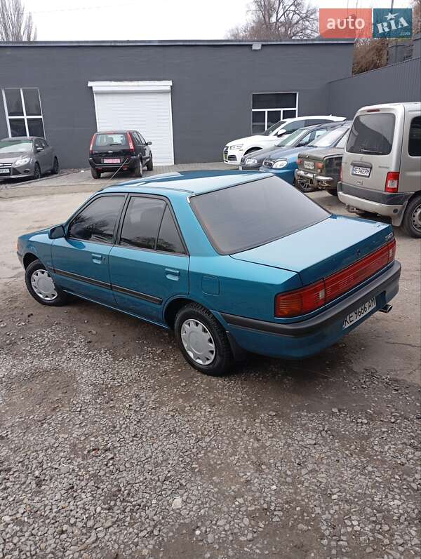 Седан Mazda 323 1995 в Кам'янському