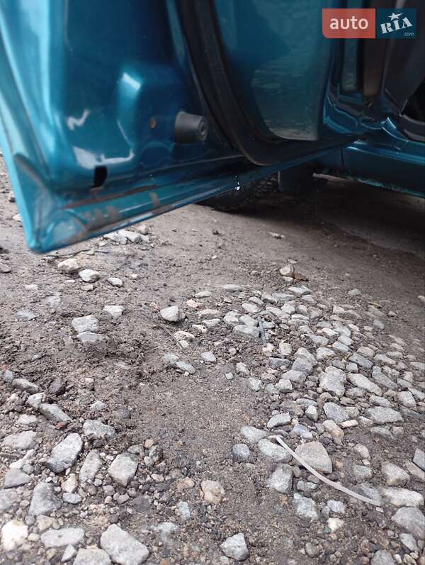 Седан Mazda 323 1995 в Кам'янському