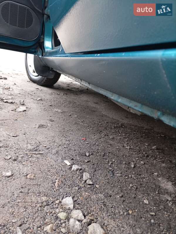 Седан Mazda 323 1995 в Кам'янському