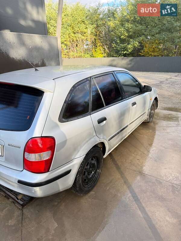 Хетчбек Mazda 323 1998 в Кіцмані