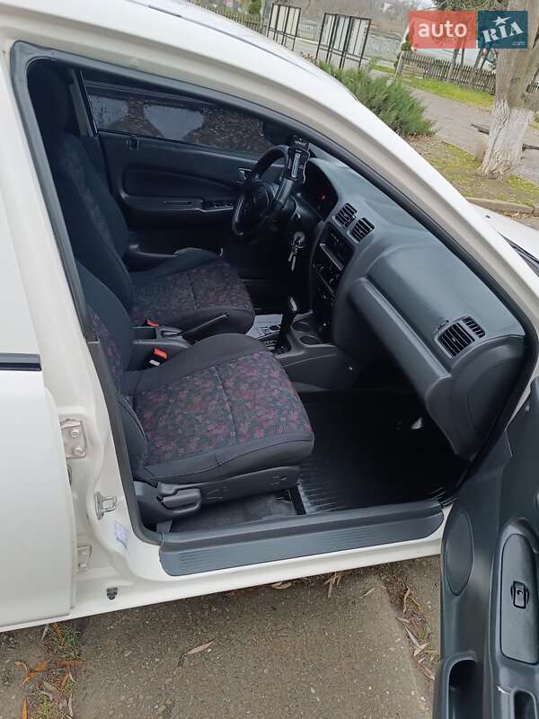 Седан Mazda 323 1998 в Чернівцях фото 25 Седан Mazda 323 1998 в Чернівцях