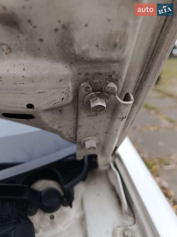 Седан Mazda 323 1998 в Чернівцях фото 33 Седан Mazda 323 1998 в Чернівцях