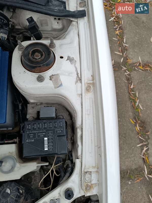 Седан Mazda 323 1998 в Чернівцях фото 36 Седан Mazda 323 1998 в Чернівцях