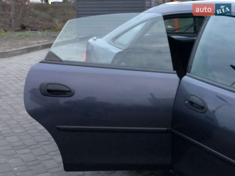 Хетчбек Mazda 323 1998 в Харкові