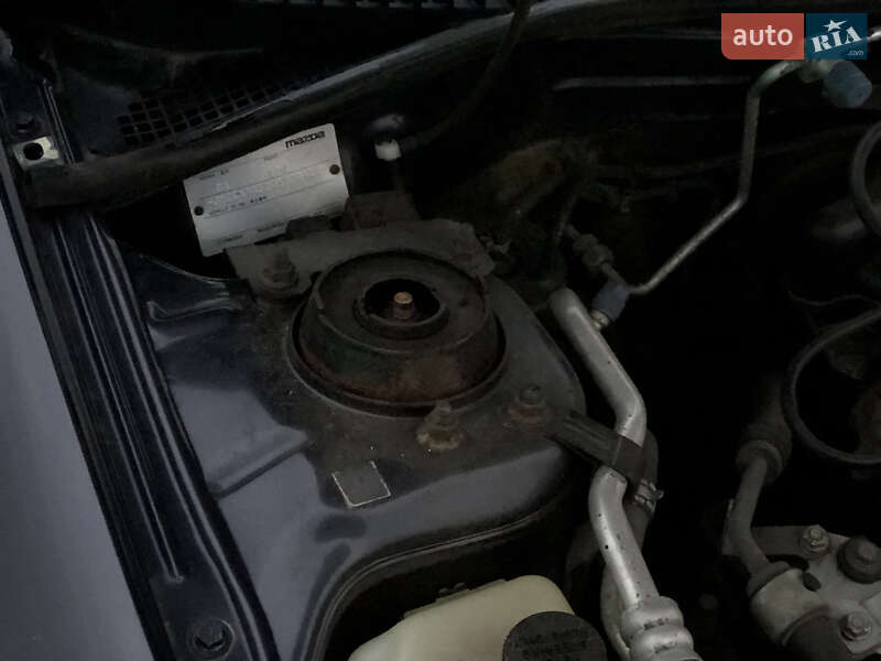 Хетчбек Mazda 323 1998 в Харкові