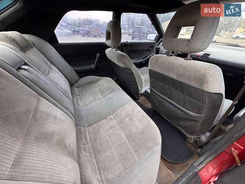 Седан Mazda 323 1990 в Запорожье