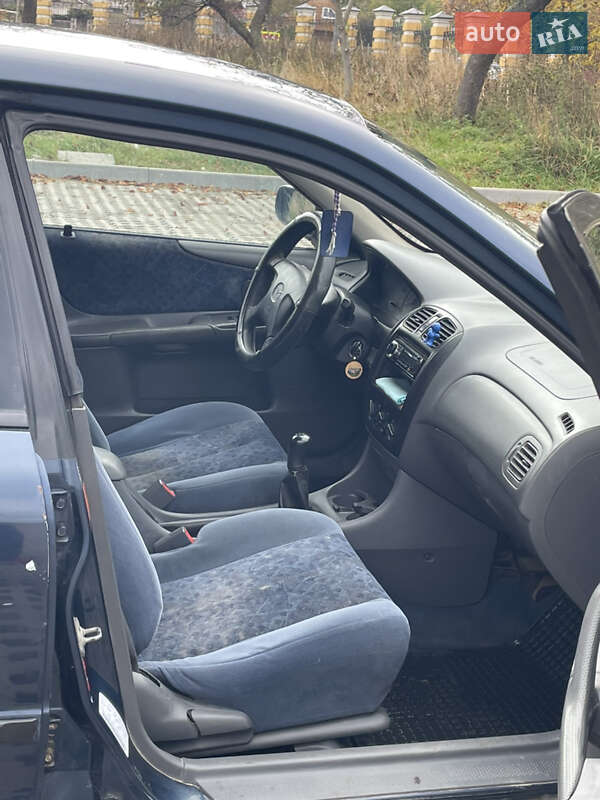 Седан Mazda 323 1999 в Тульчині