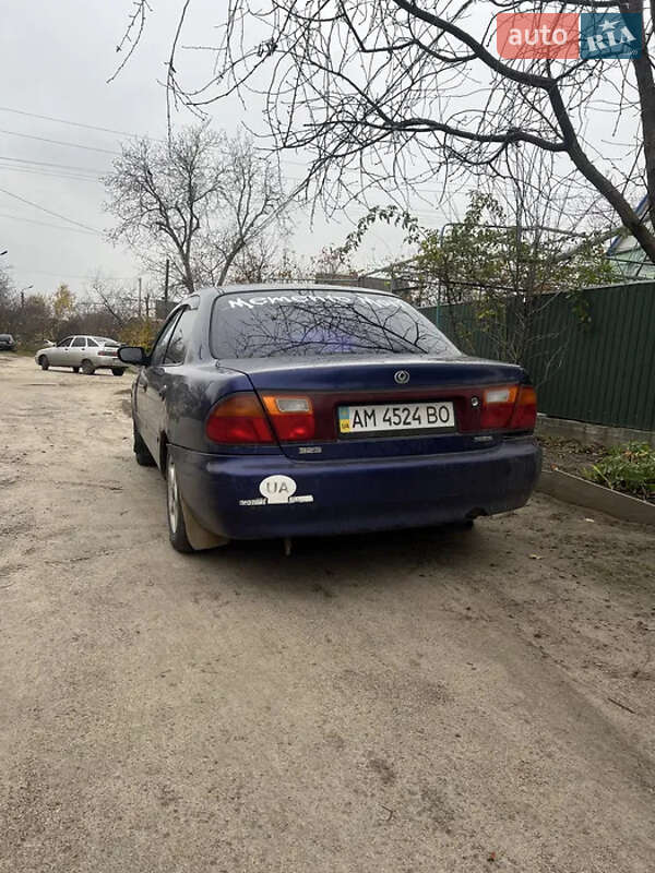 Седан Mazda 323 1995 в Василькове