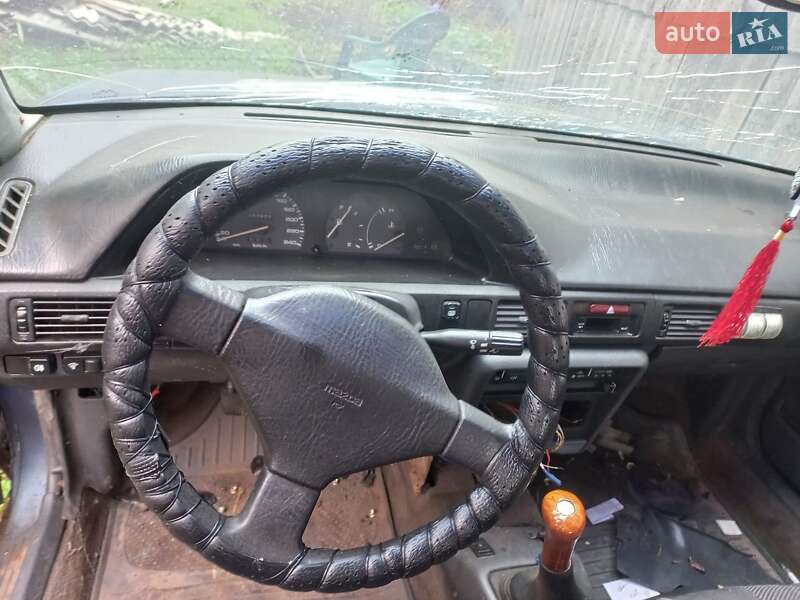 Седан Mazda 323 1990 в Переяславе