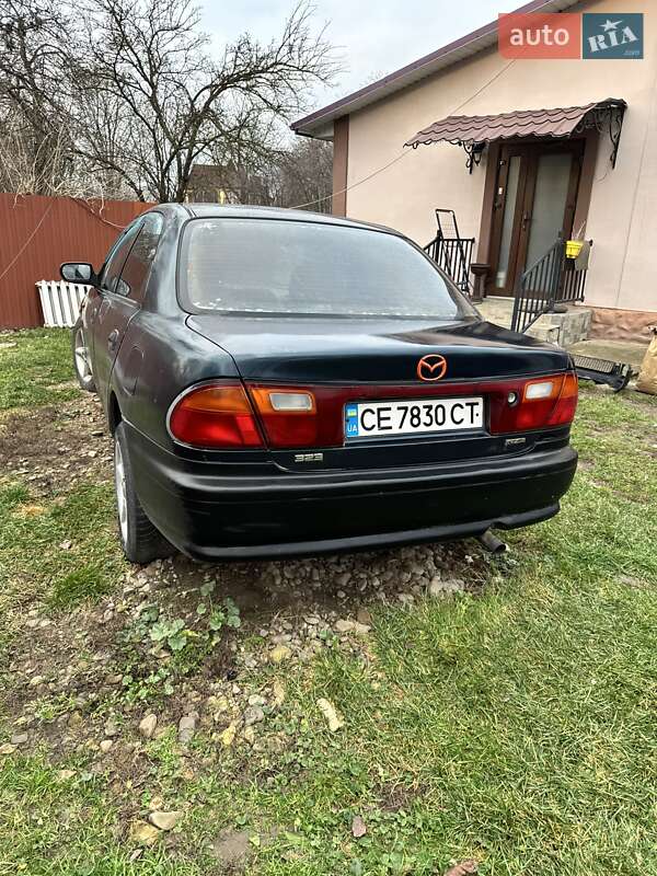 Седан Mazda 323 1995 в Черновцах