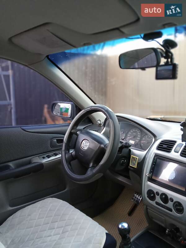 Хетчбек Mazda 323 2003 в Одесі