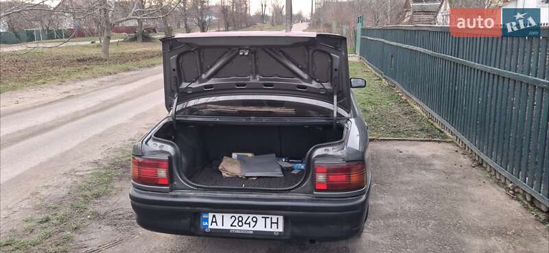 Седан Mazda 323 1994 в Таращі