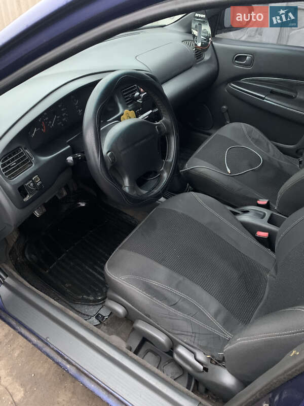 Седан Mazda 323 1995 в Кривому Розі
