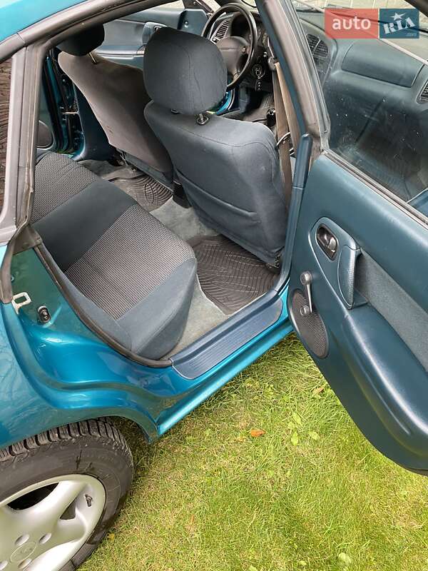 Хэтчбек Mazda 323 1995 в Львове