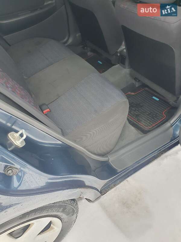 Седан Mazda 323 1998 в Киеве фото 7 Седан Mazda 323 1998 в Киеве