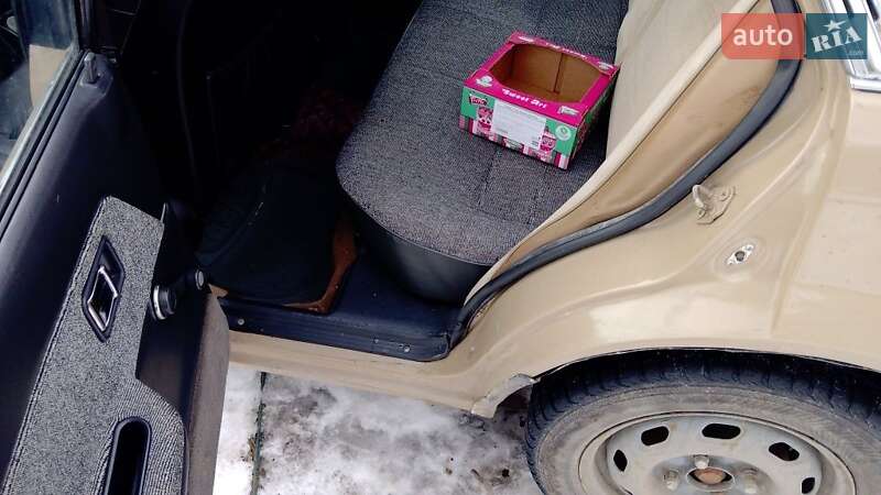 Седан Mazda 323 1987 в Житомире