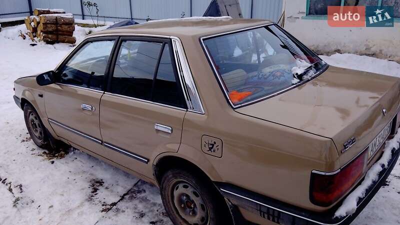 Седан Mazda 323 1987 в Житомире
