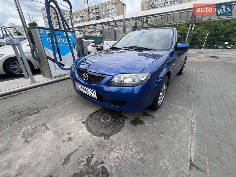 Хэтчбек Mazda 323 2000 в Одессе