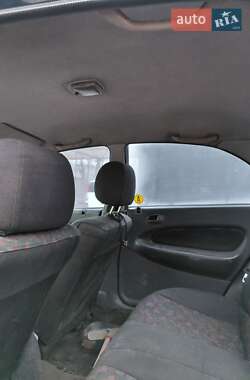 Седан Mazda 323 1997 в Чернівцях