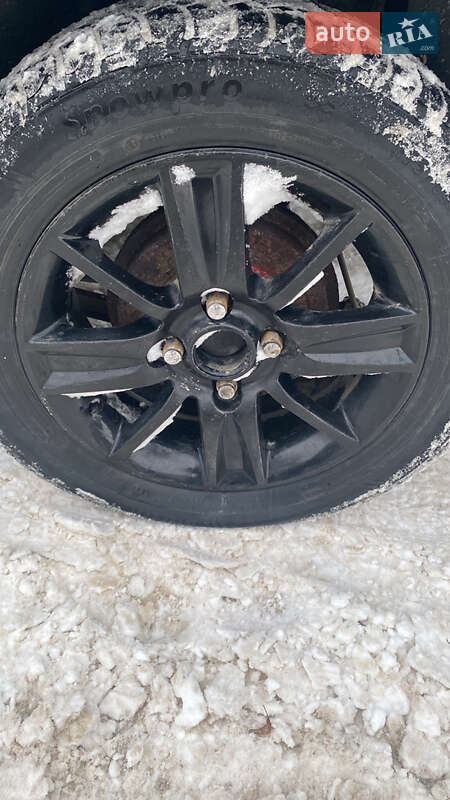 Седан Mazda 323 1996 в Черновцах