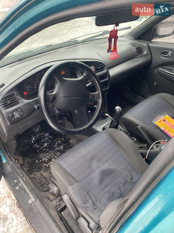 Седан Mazda 323 1996 в Черновцах