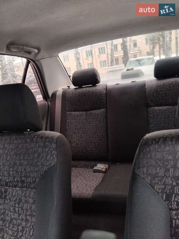 Седан Mazda 323 1999 в Уланові