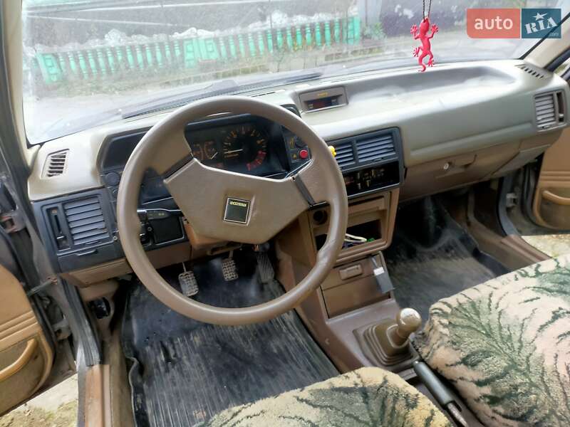 Хетчбек Mazda 323 1987 в Славуті фото 2 Хетчбек Mazda 323 1987 в Славуті