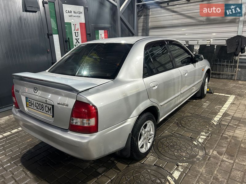Седан Mazda 323 2002 в Одессе