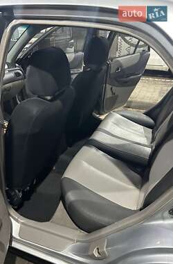 Седан Mazda 323 2002 в Одессе