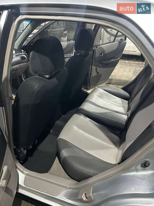 Седан Mazda 323 2002 в Одессе