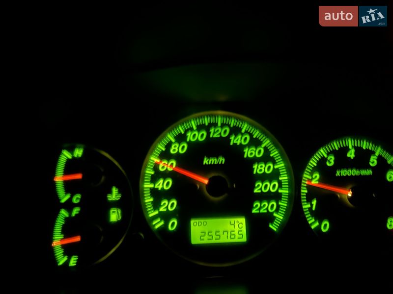 Седан Mazda 323 2002 в Одессе