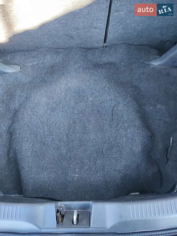 Хэтчбек Mazda 323 1996 в Остроге