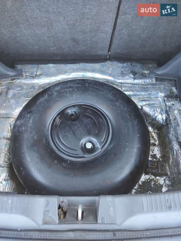 Хэтчбек Mazda 323 1996 в Остроге