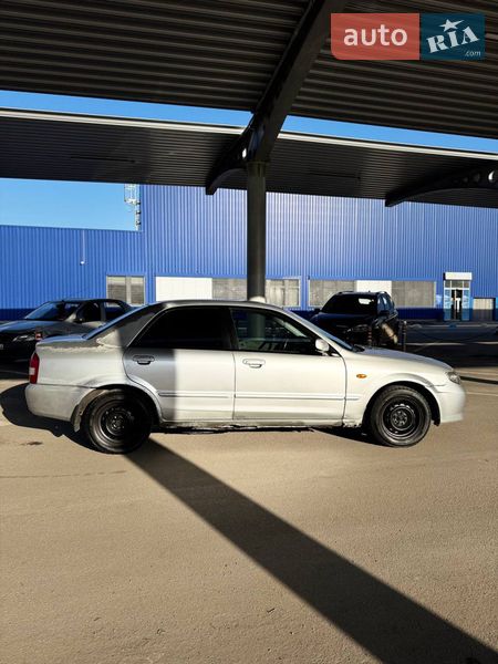 Седан Mazda 323 2002 в Запорожье