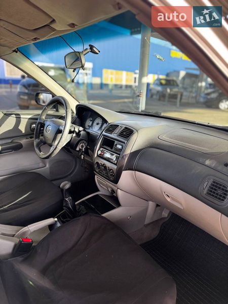 Седан Mazda 323 2002 в Запорожье