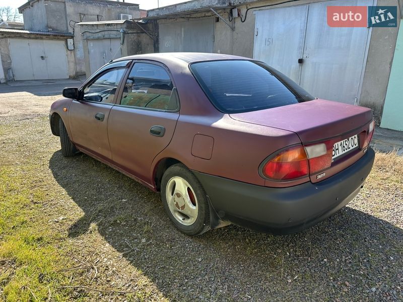 Седан Mazda 323 1997 в Черноморске