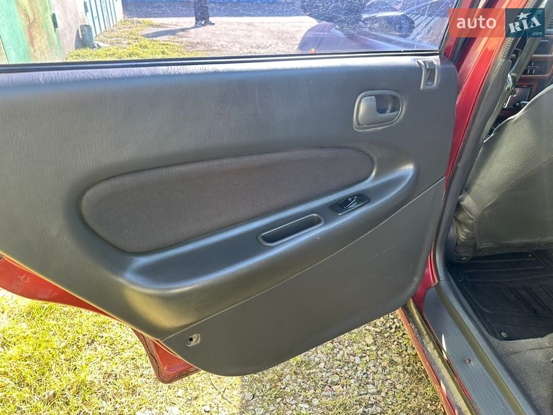 Седан Mazda 323 1997 в Черноморске